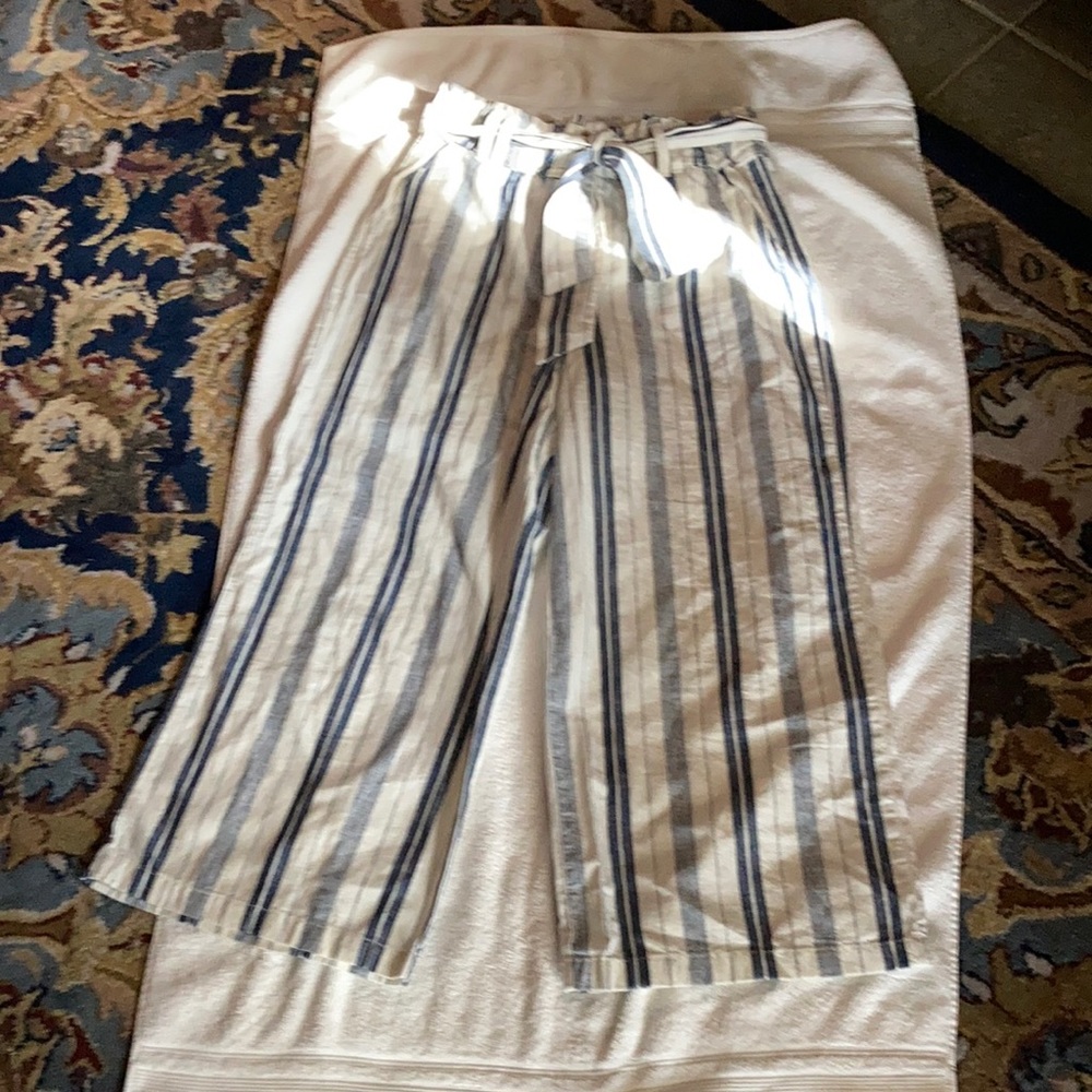 Wide leg crop pants with pockets